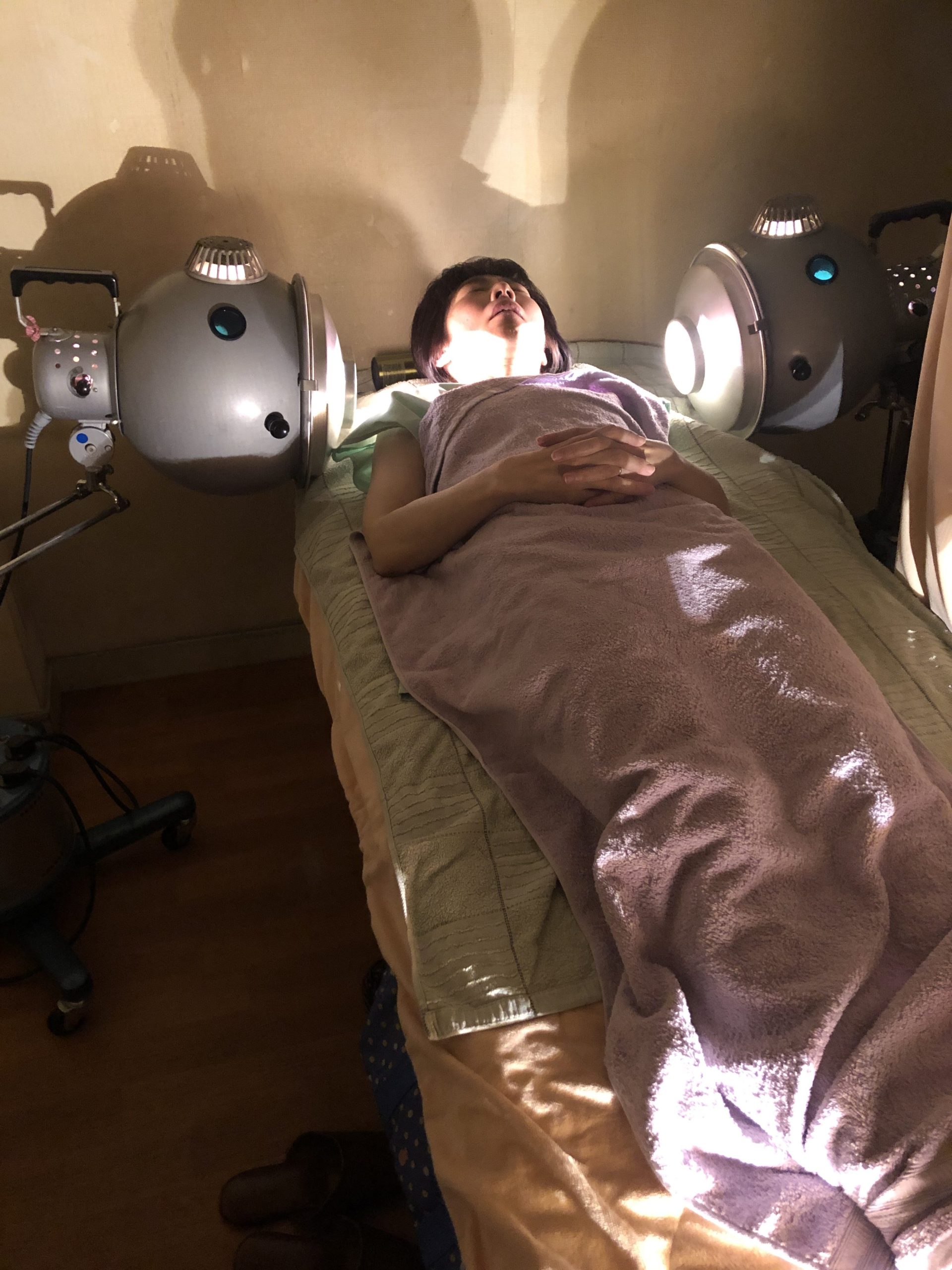 A・Tさん７３歳男性、手の冷えが１日中続く時のコウケントー光線療法