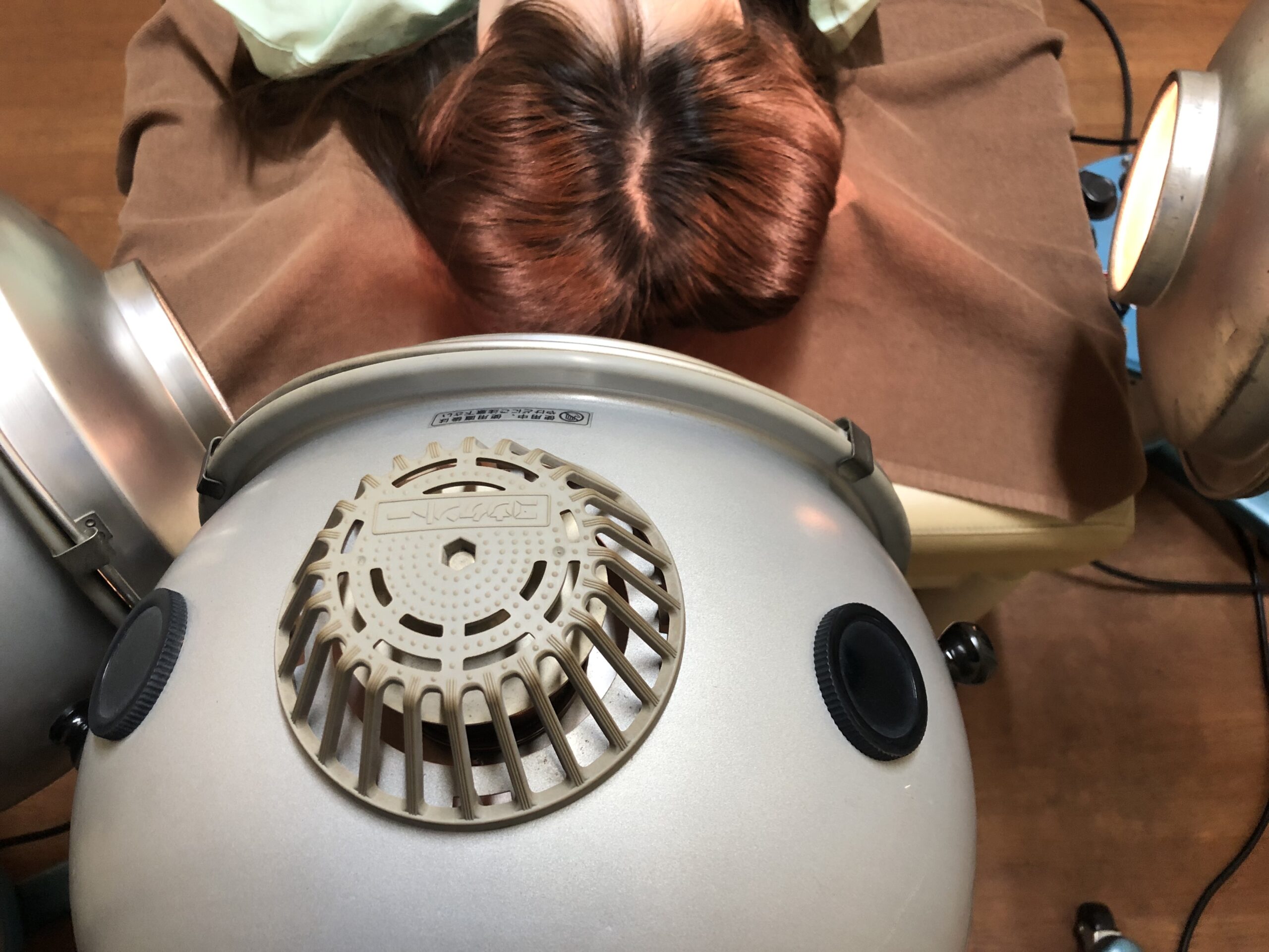 70代女性、めまいで横向きになってコウケントー光線を当てられませんが、上向きならコウケントー光線ができます。